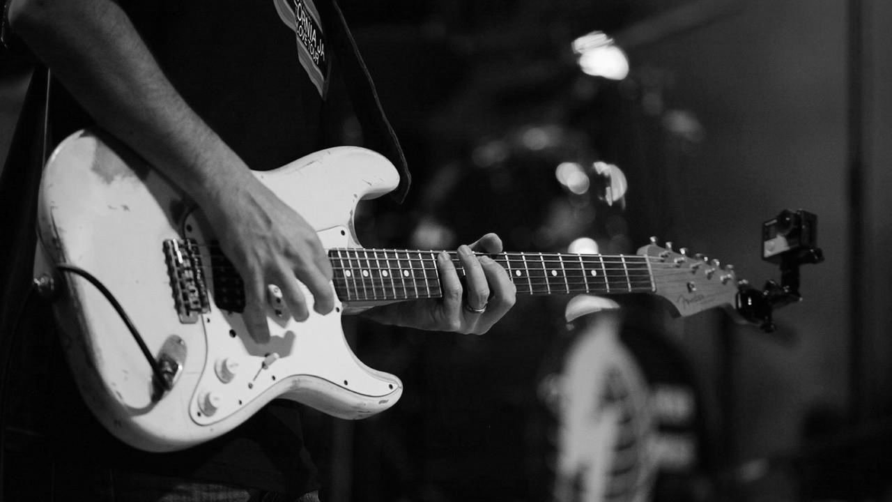 how to create melodic guitar solos