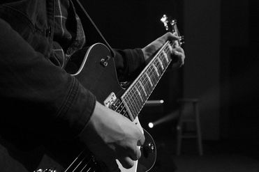 how to play jazz guitar