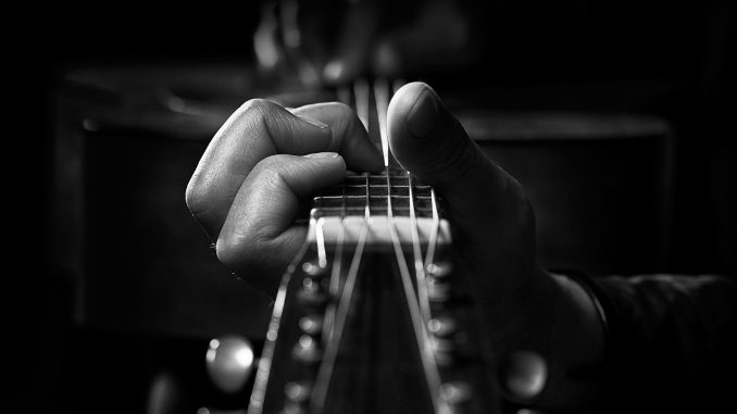 playing-the-guitar-5468 udemy guitar courses